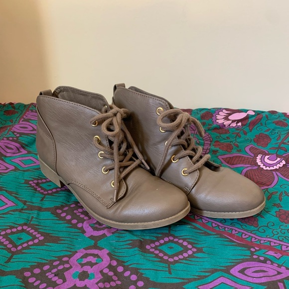 Lace up Booties sz 8 - Picture 1 of 4